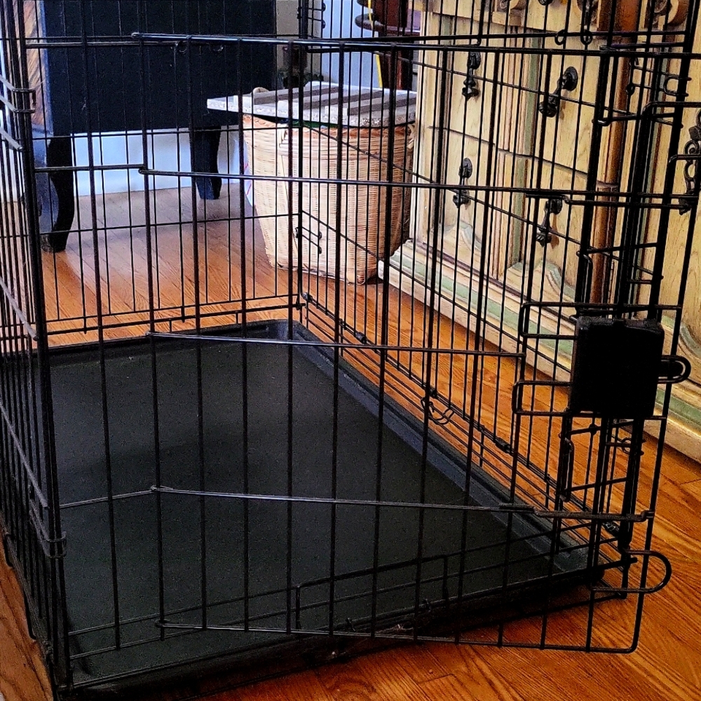 Black dog crate
